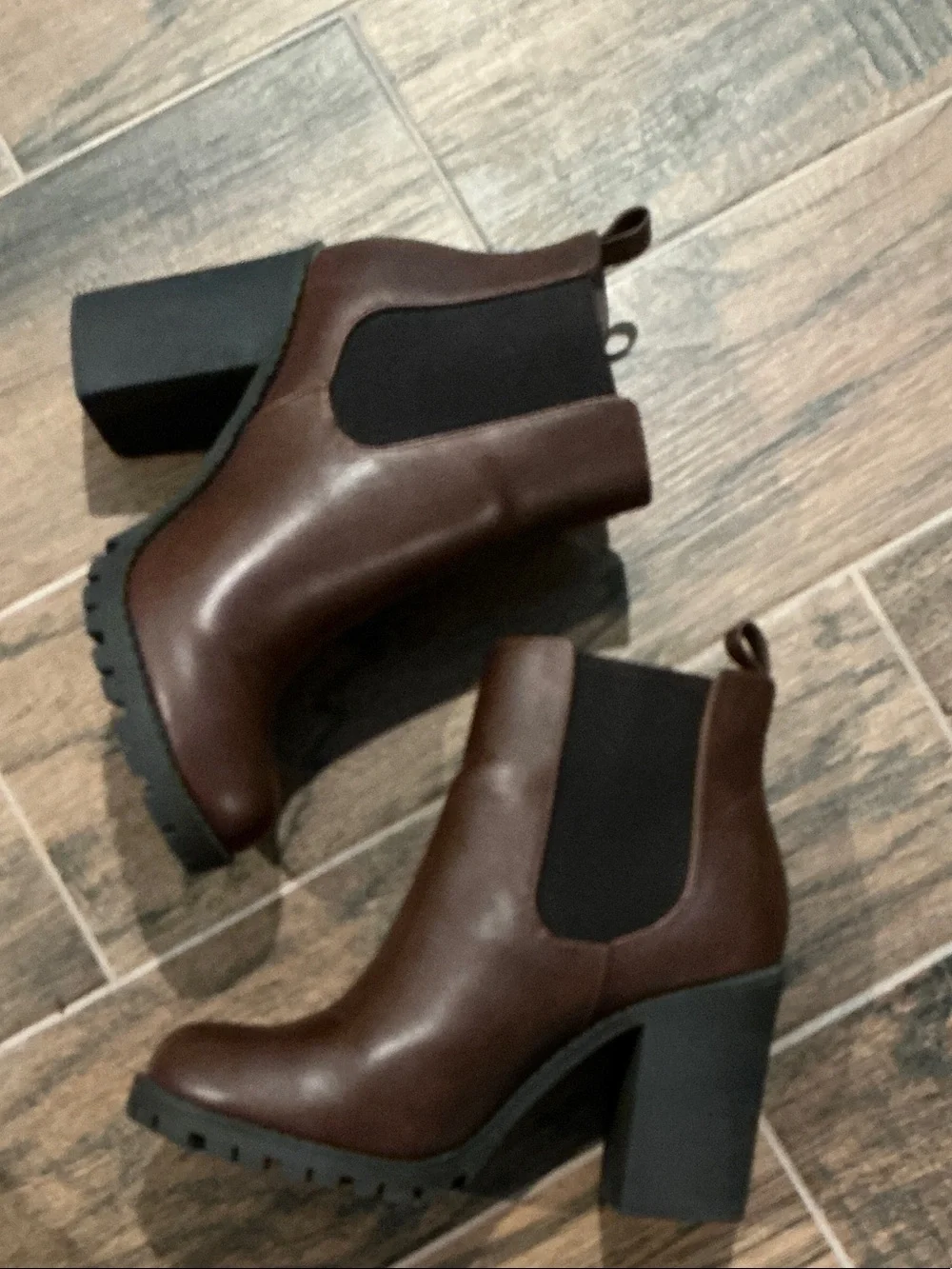 Soda Ankle Boot w/ Lug sole & chunky heel, size 8.5